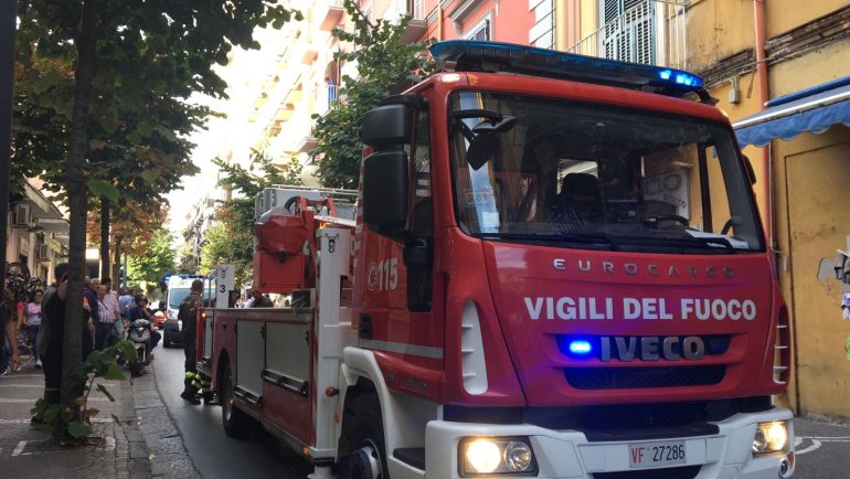 Castellammare: credono a una tragedia, ma quando arrivano i pompieri lo trovano dormendo
