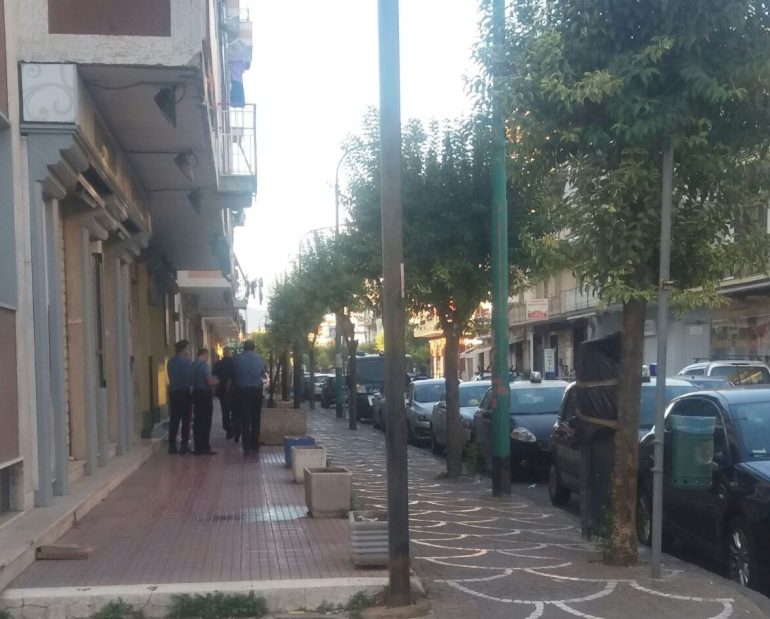 Scafati, blitz congiunto di carabinieri e polizia alla ricerca degli autori degli attentati.IL VIDEO