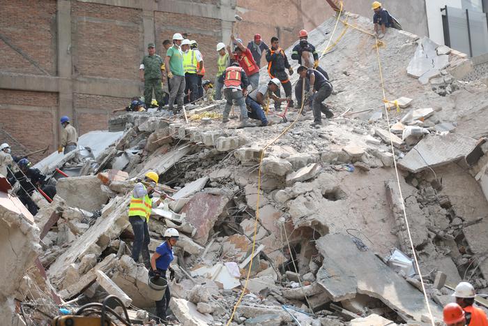 Terremoto in Messico, chiesa caduta durante il battesimo: 11 morti, 4 sono bambini, anche il neonato