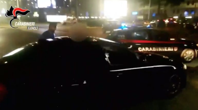 Napoli, fingevano guasti alle auto e poi rivendevano all’estero le auto sostitutive: due arresti.IL VIDEO
