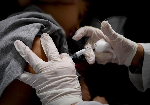 Campania, parte il piano di vaccinazioni gratuite per gli over 65