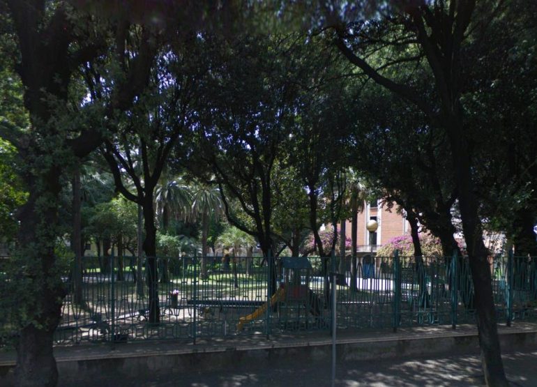 Castellammare: parco giochi chiuso causa pigne