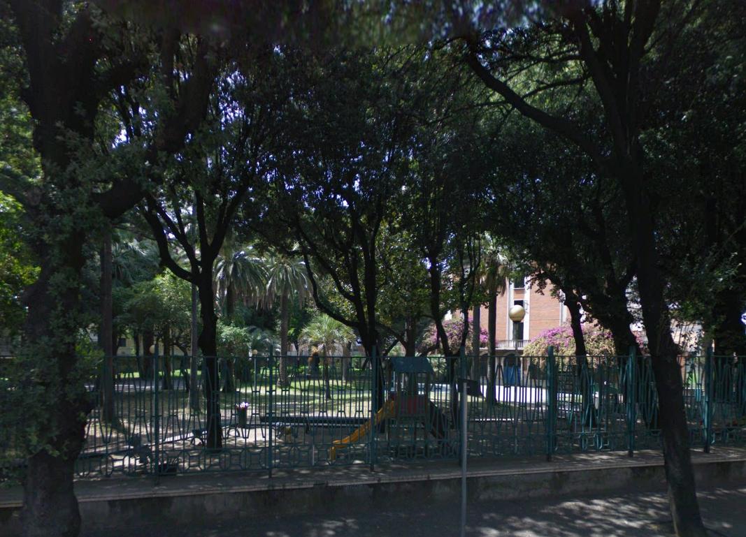 Castellammare: parco giochi chiuso causa pigne