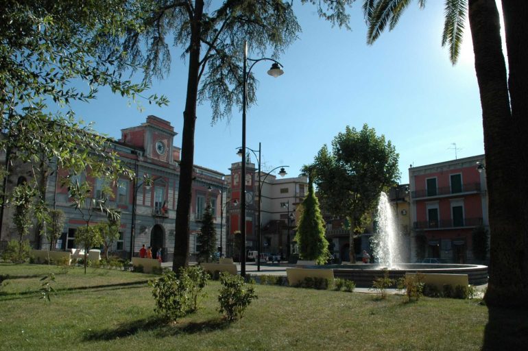 Arzano, nuova bufera parlamentare sul Comune: edilizia e regolamenti, il clan della “167” egemone sul territorio nei rapporti con la politica