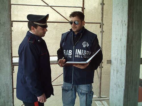 Lavoratori in nero scoperti a Grumo Nevano: azienda e merce sequestrate dai carabinieri