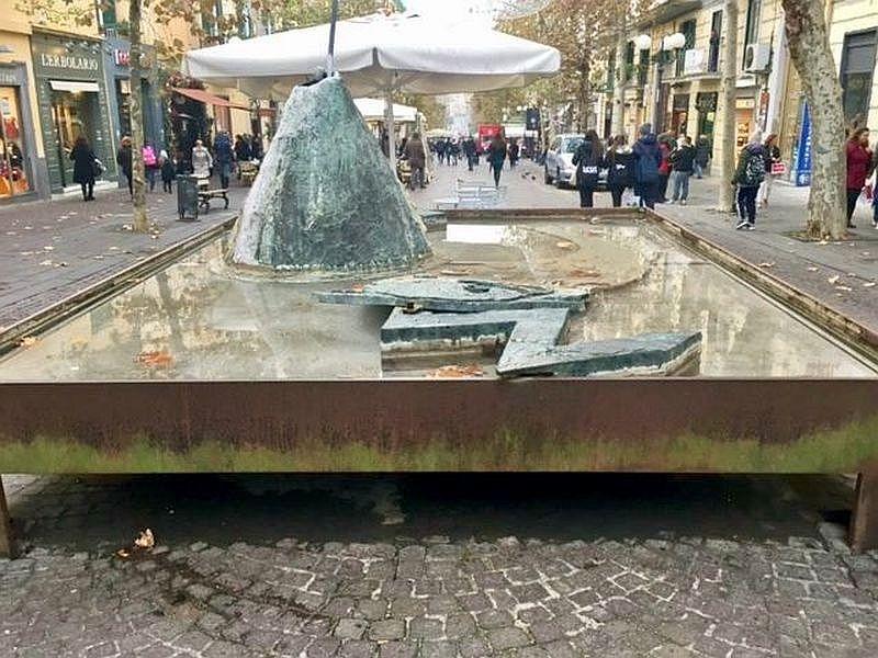 Napoli: petizione online per lo spostamento della fontana Itaca di via Scarlatti