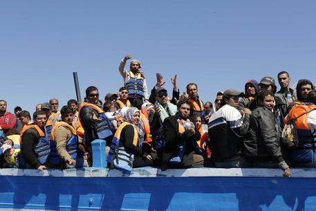 Intestazione fittizia dei migranti nei centri accoglienza: arrestato ex deputato siciliano