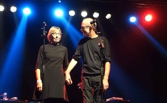 Francesco De Gregori porta la sua ‘ragazza’ sul palco e canta Anema e Core. IL VIDEO