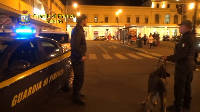 Alcol ai minori: controlli e multe nella Movida di Salerno