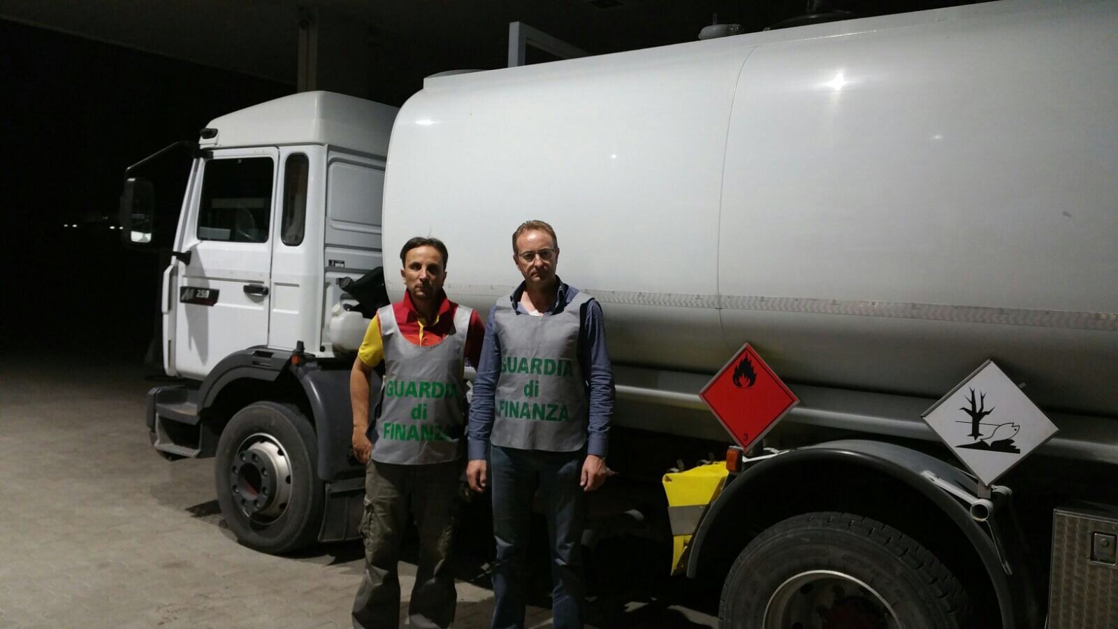Benevento, trasportavano gasolio di contrabbando: due denunciati
