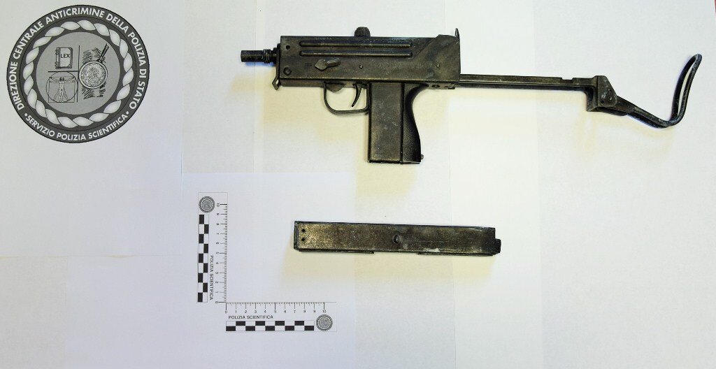 Camorra, trovata mitragliatrice M11 nella roccaforte del clan Falanga