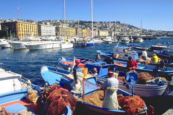 Napoli, indagati 75 pescatori di Mergellina dovranno restituire i 40 mila euro di bonus