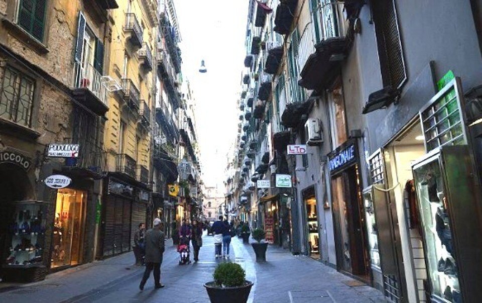 Napoli vuole le sue luci d’artista. La Confcommeercio propone un progetto di illuminazione per Natale