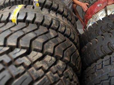 Scoperto traffico illegale di pneumatici via web dall’estero in Italia