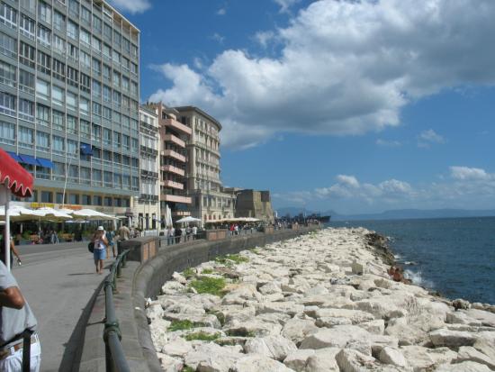 Il lungomare di Napoli sarà ‘plastic free’ dal primo maggio