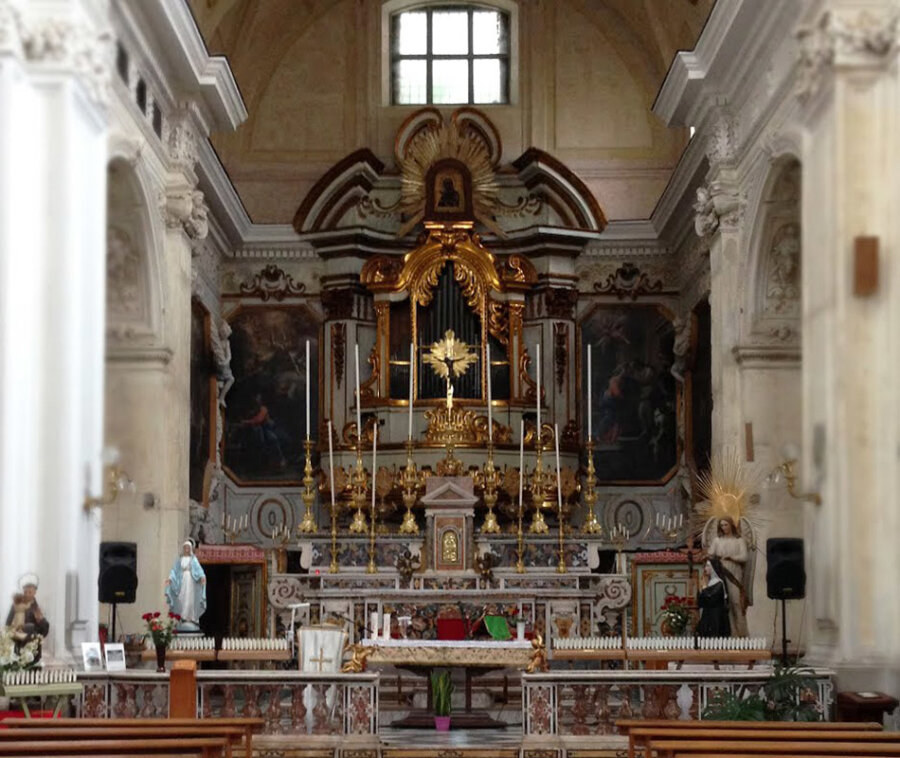 Napoli, rubato un calice in oro e argento dalla chiesa di Materdei