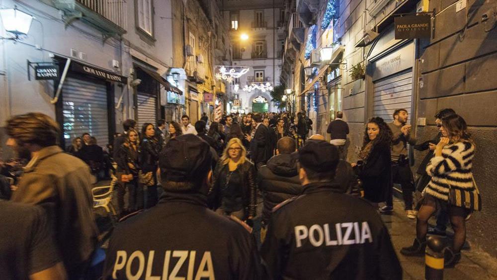 Napoli, controlli ai Baretti di Chiaia: 150 persone identificate