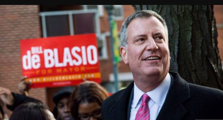 Napoli,pizze ‘a portafoglio’ gratis per la rielezione di De Blasio