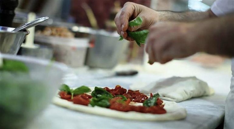 Due milioni di firme per il riconoscimento come patrimonio Unesco dell’arte dei pizzaioli napoletani