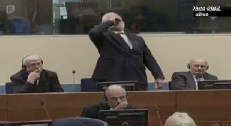 Ex generale croato beve veleno in Tribunale e muore. IL VIDEO CHOC