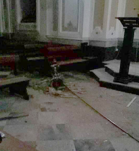 Maltempo, fulmine sulla chiesa a Vico Equense, cade prezioso lampadario, tragedia sfiorata