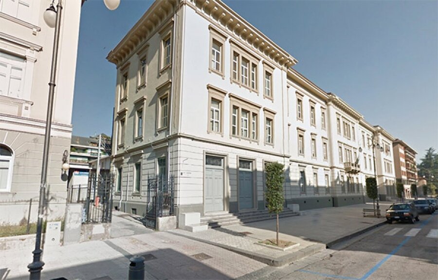 Solaio pericolante al liceo Mancini di Avellino, i carabinieri sequestrano l’istituto scolastico