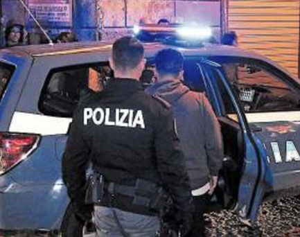 Napoli, fermati nella notte due tifosi azzurri armati di coltelli a caccia dei supporter del City