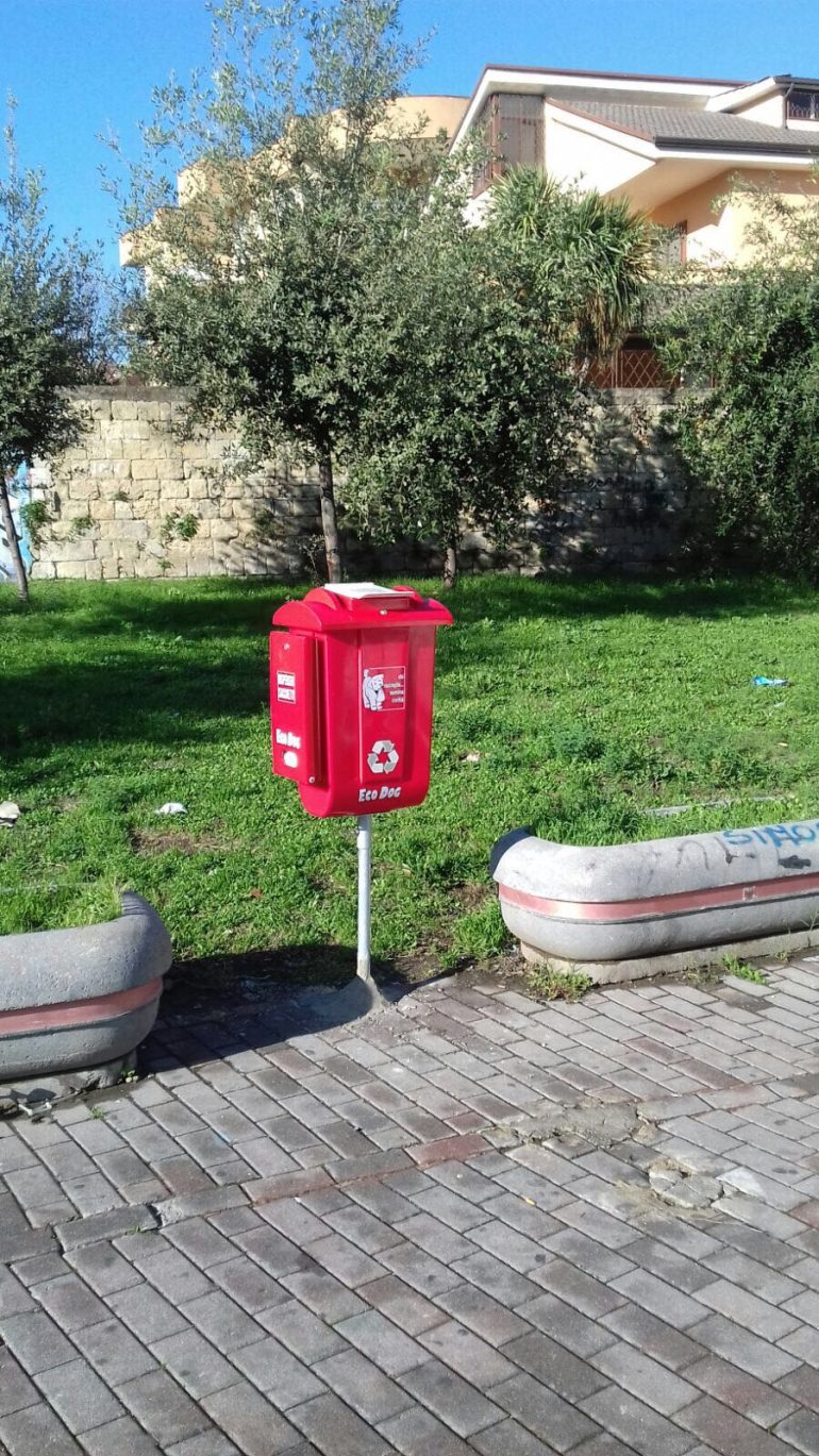 Mugnano, arrivano i primi cestini per la raccolta delle deiezioni canine