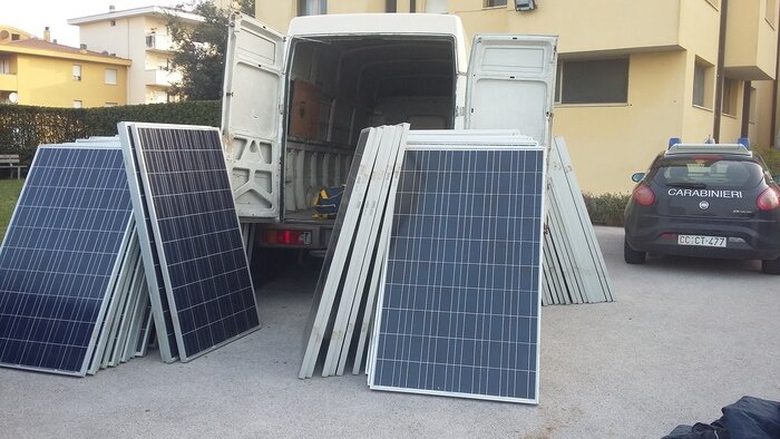 Furti di pannelli fotovoltaici, 28 arresti tra il nord Italia, Napoli e Salerno