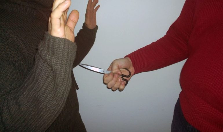 Napoli, armato di forbici rapina un uomo: arrestato 29enne di San Giorgio a Cremano