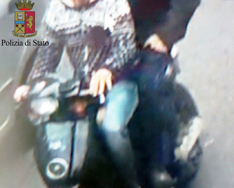 Napoli, rapinatore di Ponticelli tradito dal maglione natalizio