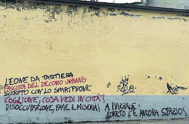 ‘Fascista del decoro urbano. A piazzale Loreto c’è ancora spazio’, scritta choc sui muri di Santa Maria Capua Vetere