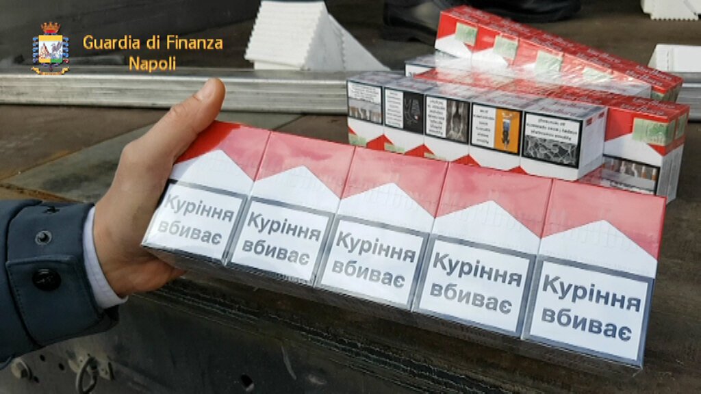 Napoli, contrabbando sigarette: 10 misure cautelari