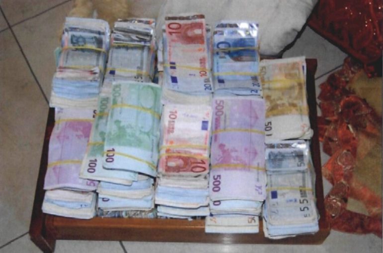Sant’Antimo, aveva 55mila euro in cassaforte: denunciato per riciclaggio uomo del clan Verde
