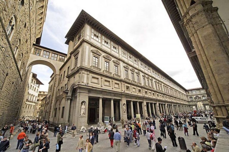 Firenze: principio di incendio alla Galleria degli Uffizi, fumo nel sottotetto