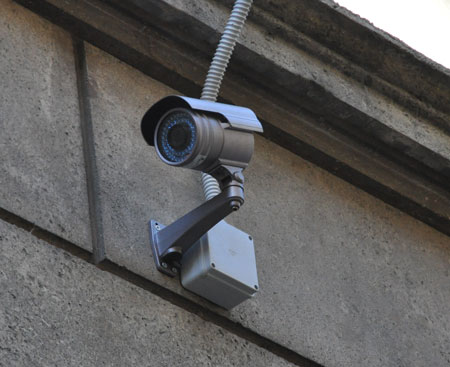 Napoli, De Luca annuncia il potenziamento delle video sorveglianza nella zona Est