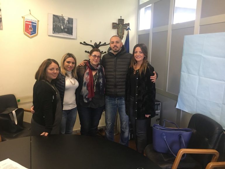 Mugnano, il comune si tinge di rosso per la Giornata contro la violenza sulle donne