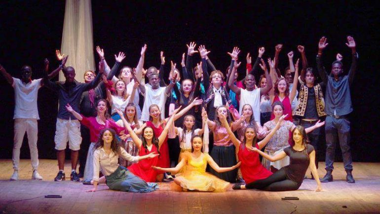 Happy Theatre, parte il tour della Compagnia della Città e Fabbrica Wojtyla