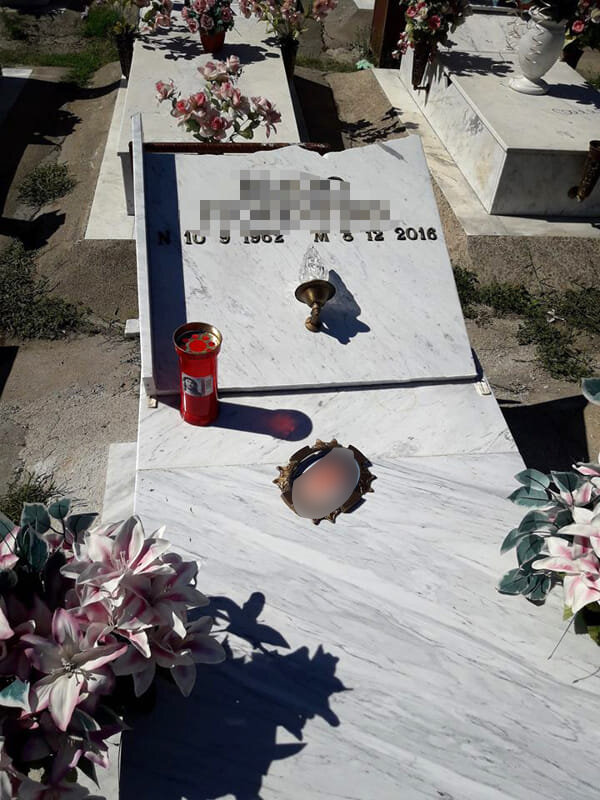 Vergogna a Marigliano: distrutte decine di tombe al cimitero, anche quelle dei bambini