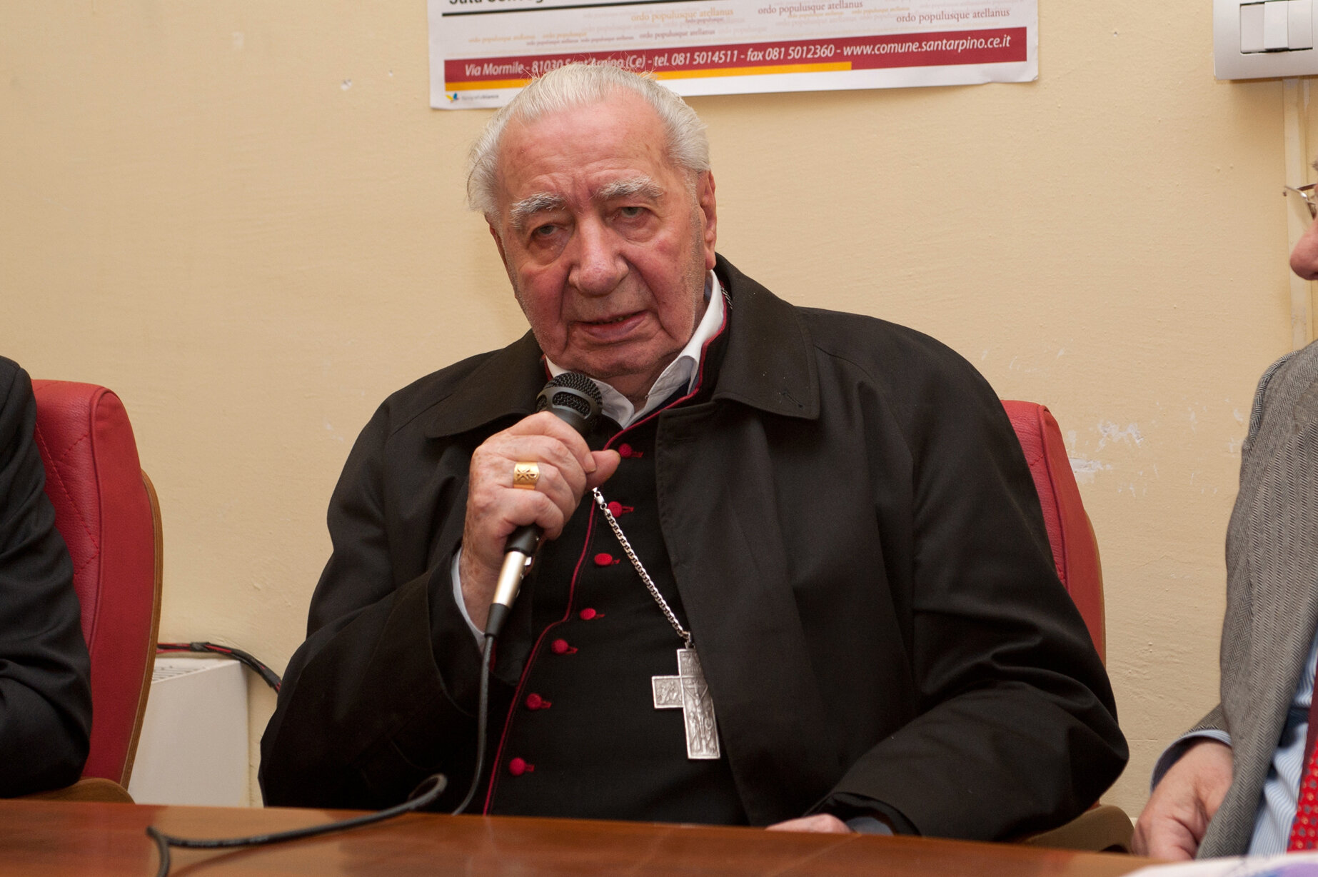 Il Vescovo di Acerra ai fedeli: ”Pregate per don Riboldi”
