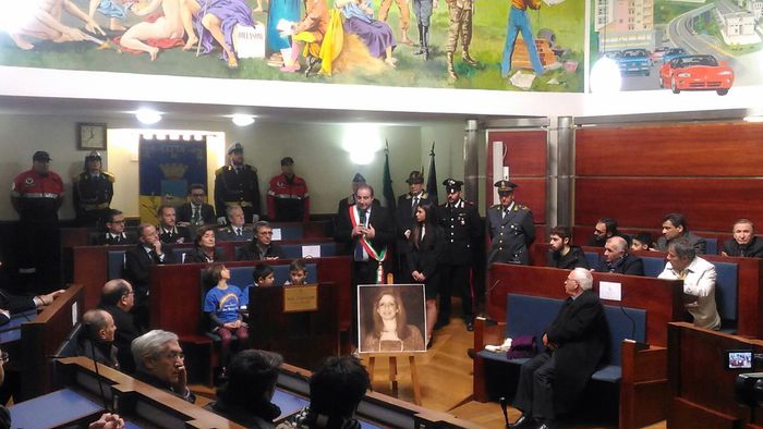 Giugliano, l’aula consiliare intestata alla maestra Morlando vittima innocente della camorra