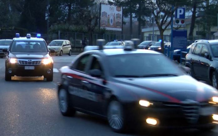 A 15 anni evade dai domiciliari ruba un’auto, inseguito sulla A2 e bloccato in provincia di Salerno