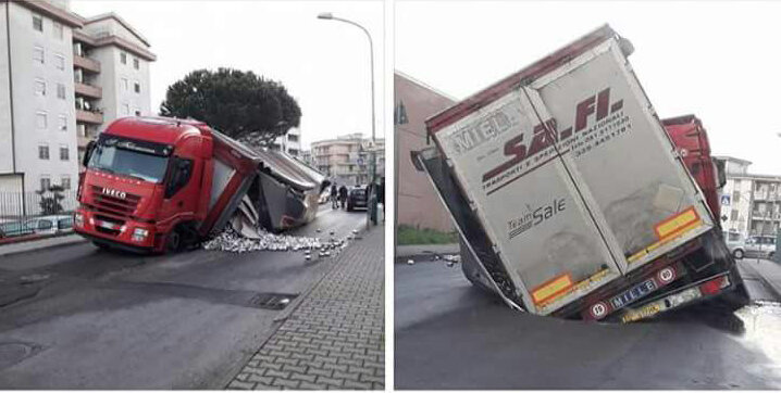 Scafati, camion sprofonda in via Sandro Pertini nel tratto interessato dai lavori della rete fognaria. E’ emergenza