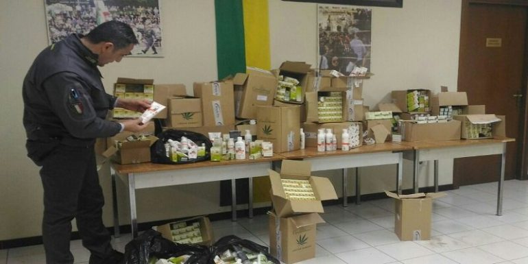 La parrucchiera aveva le creme alla cannabis: sequestrati dalla Finanza 1700 prodotti