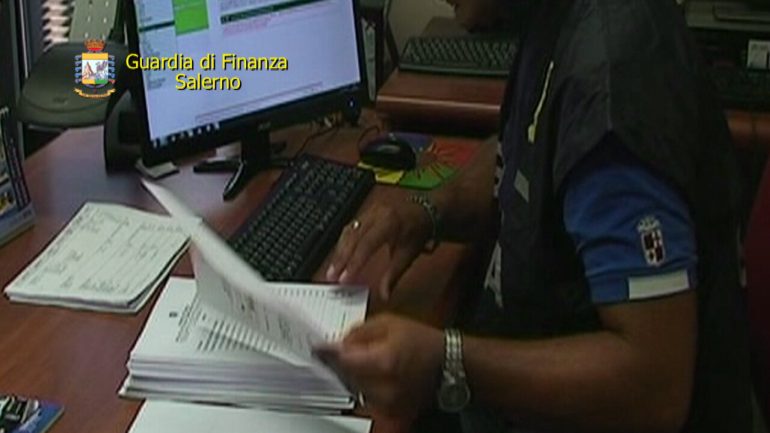 Scafati, la Finanza sequestra i beni di una società di prodotti tecnologici