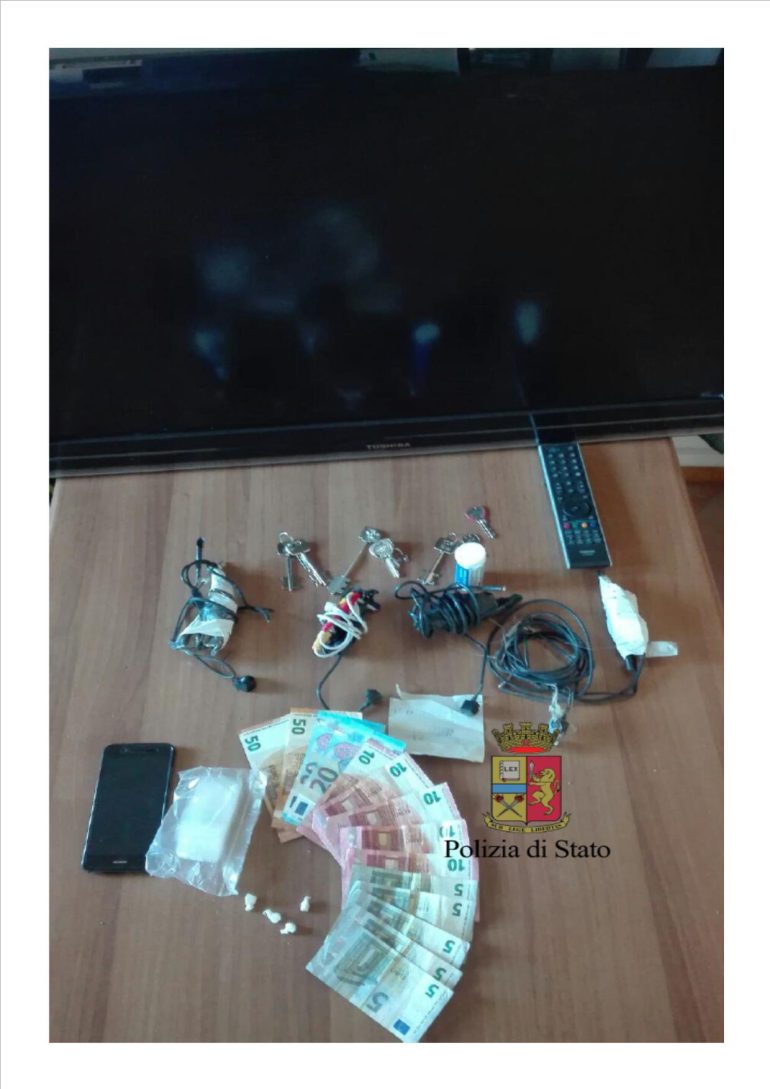 San Giovanni a Teduccio, smantellata la nuova piazza di spaccio del circoletto: arrestato Clemente Castaldo