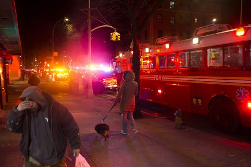 Maxi incendio a New York nel Bronx: 12 morti tra cui un bambino
