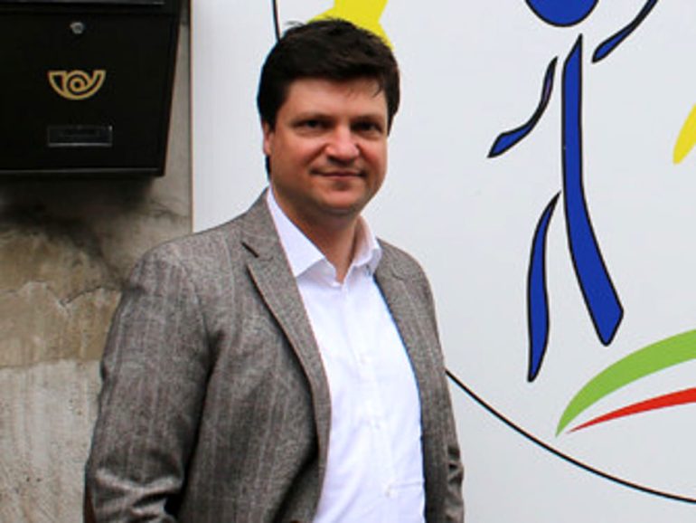 Casapesenna, Pd Campania: ”Vicini al sindaco, ritiri le  dimissioni”