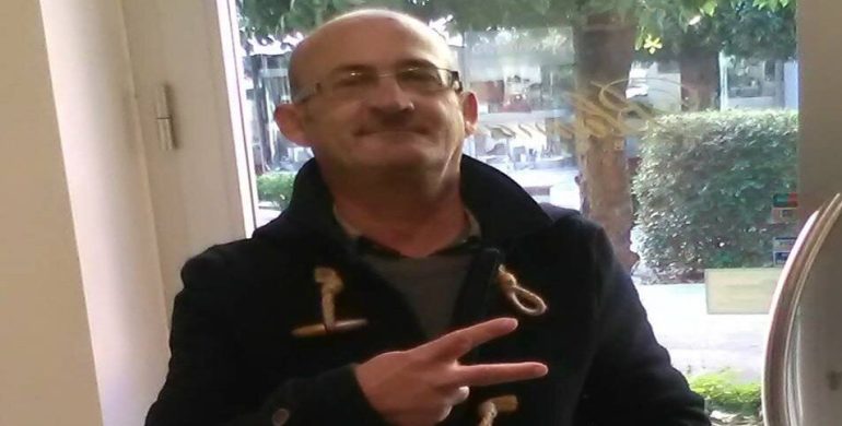 Vestito da Babbo Natale 45enne muore durante la recita a scuola