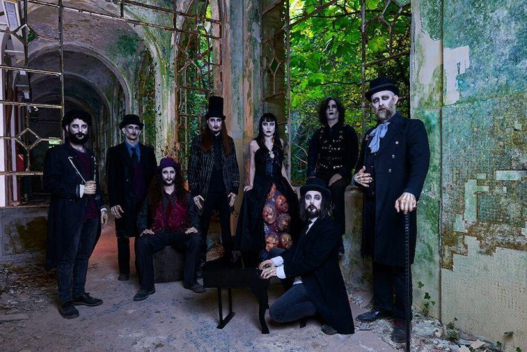 The Spleen Orchestra a Napoli. Il circo freak che porta in giro i brani di Tim Burton